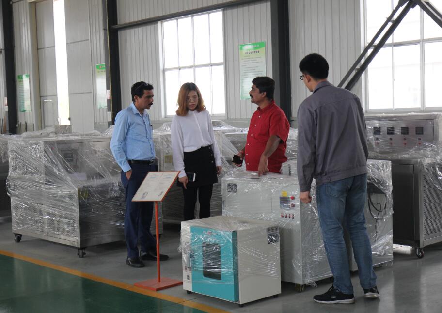 ?印度經(jīng)銷商在聯(lián)工試驗機工廠參觀、考察