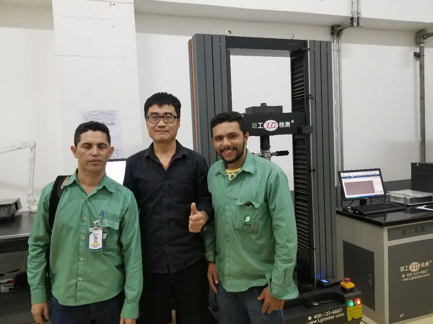 ?聯(lián)工工程師到波蘭為客戶調(diào)試試驗機